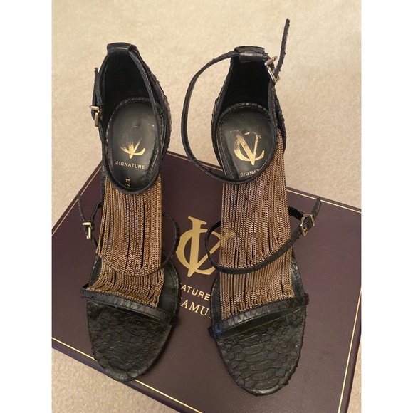 Vince Camuto - Picture 6 of 6